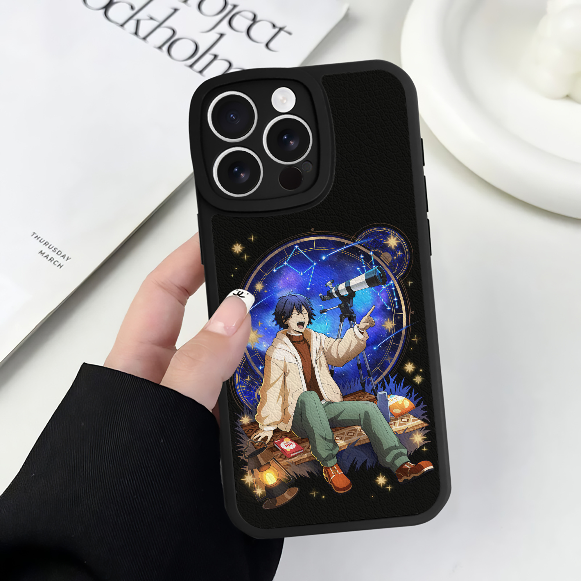 （画像用） 文豪ストレイドッグス Bungo Stray Dogs 【iPhone 16シリーズ対応】シリコンスマホケース（レザー調） 材質：シリコン